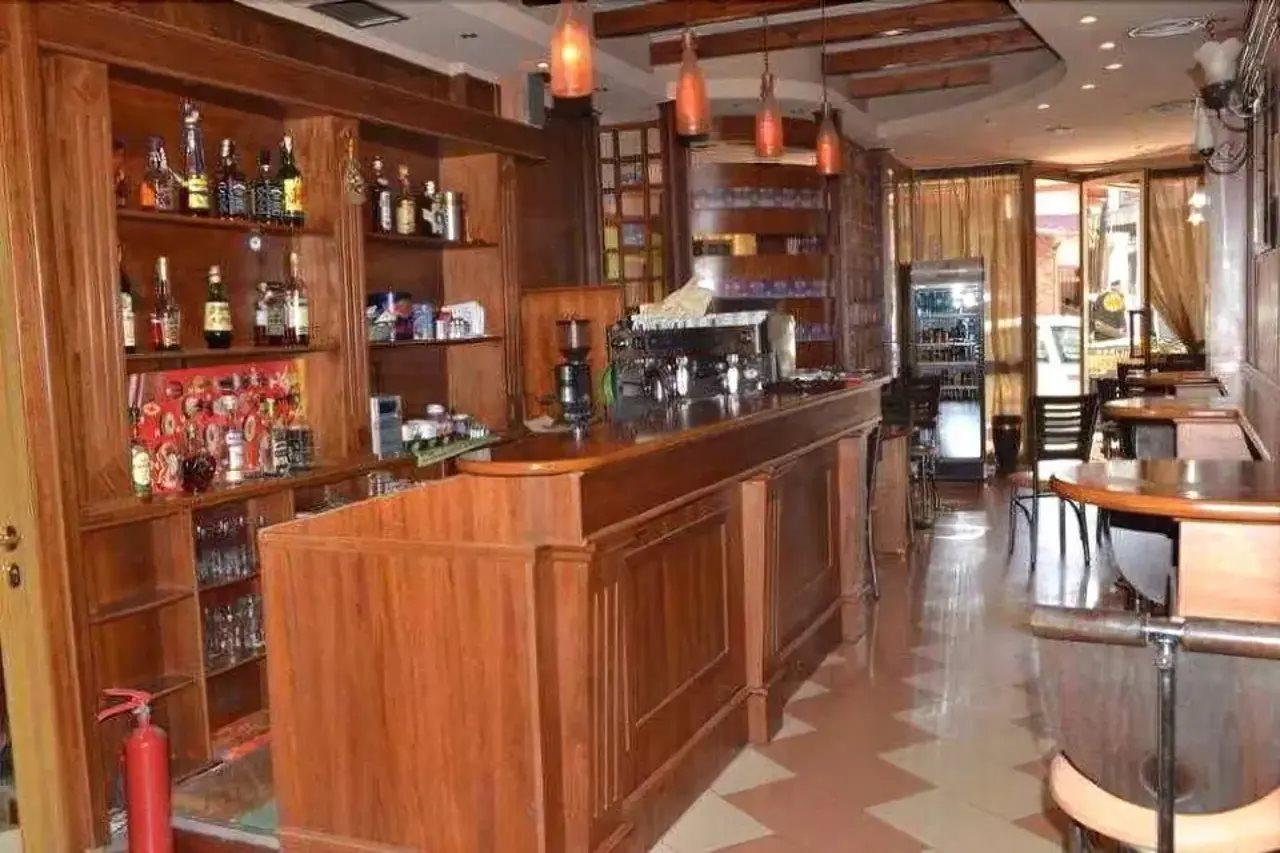 Lugano Hotel Tirana Bagian luar foto