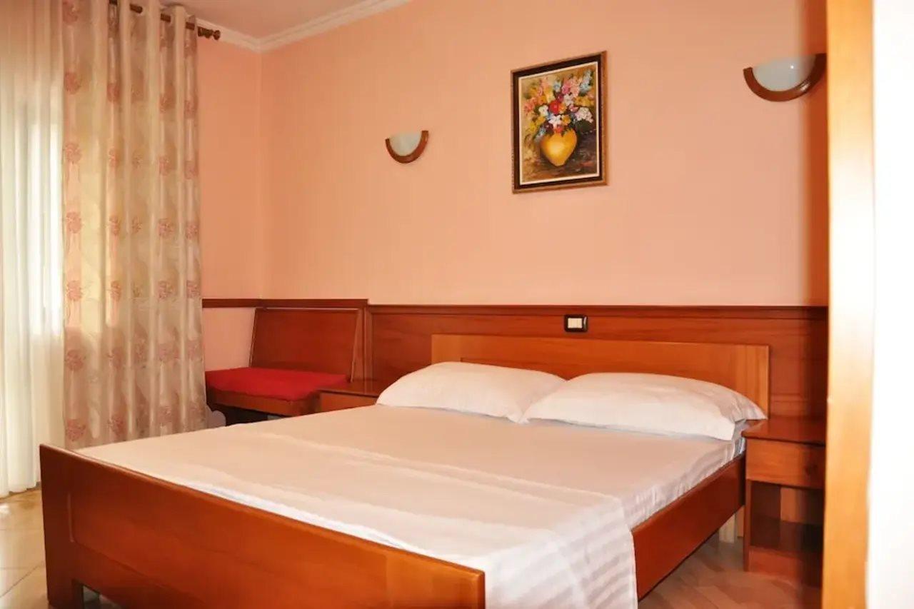 Lugano Hotel Tirana Bagian luar foto