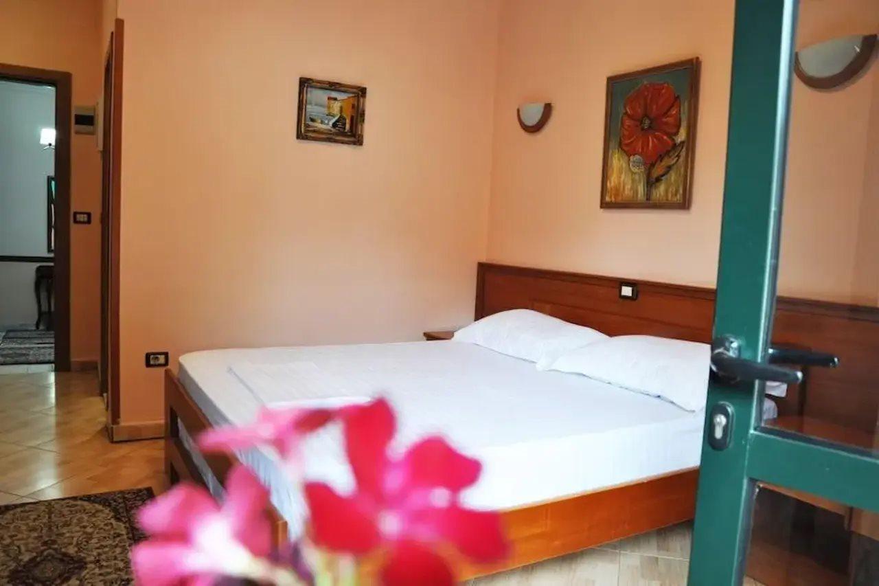 Lugano Hotel Tirana Bagian luar foto