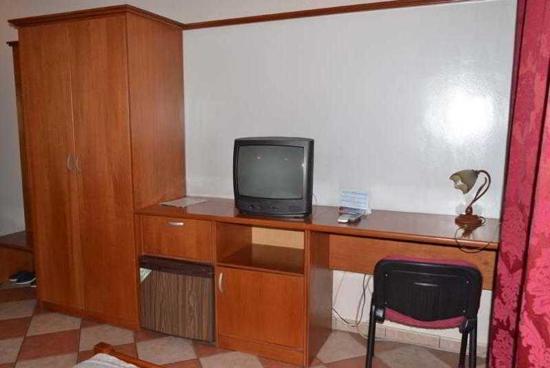 Lugano Hotel Tirana Bagian luar foto
