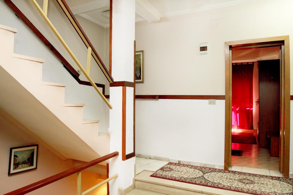 Lugano Hotel Tirana Bagian luar foto